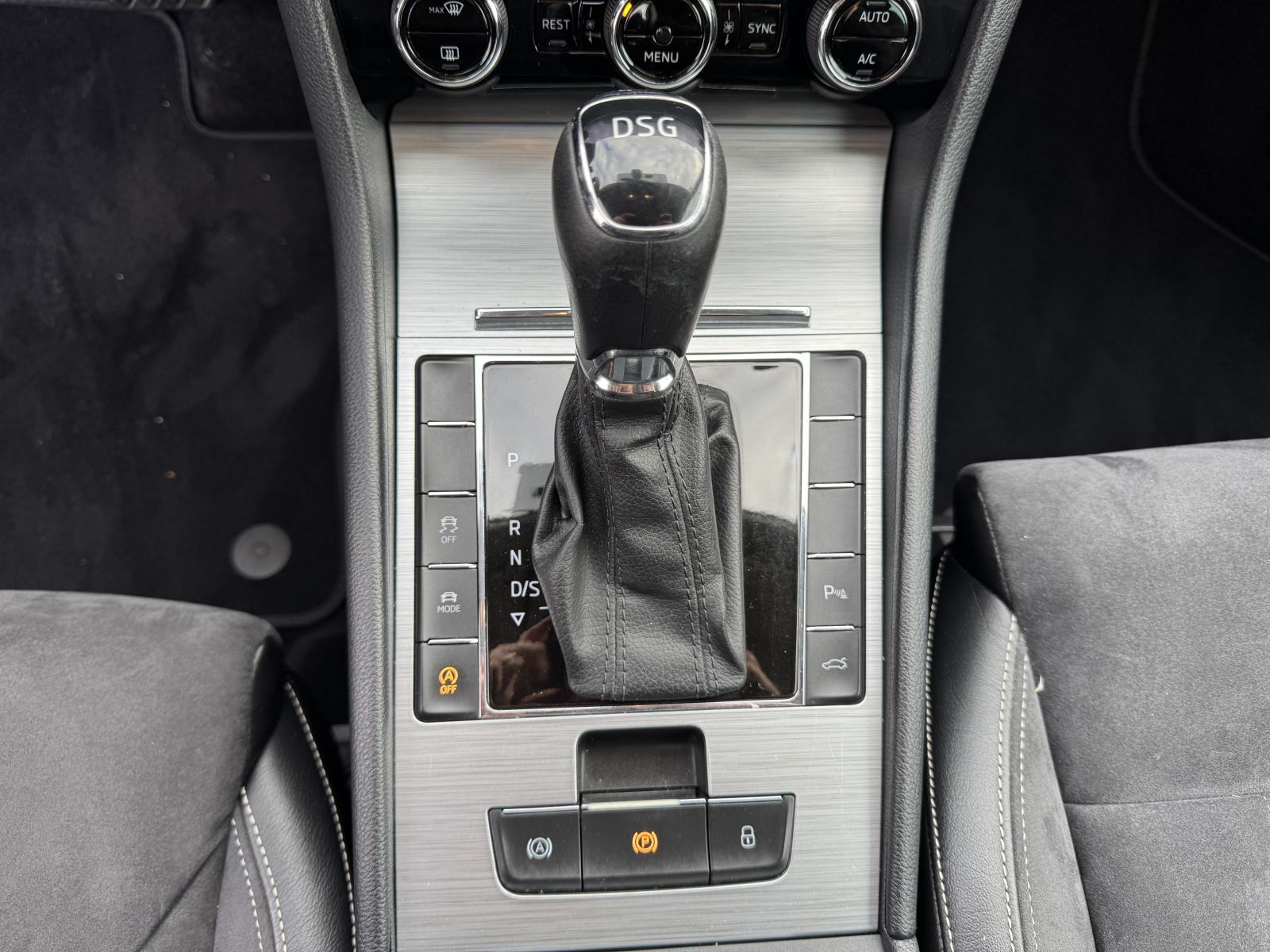 Škoda Superb 2,0 TDI DSG Business, fotografija 11