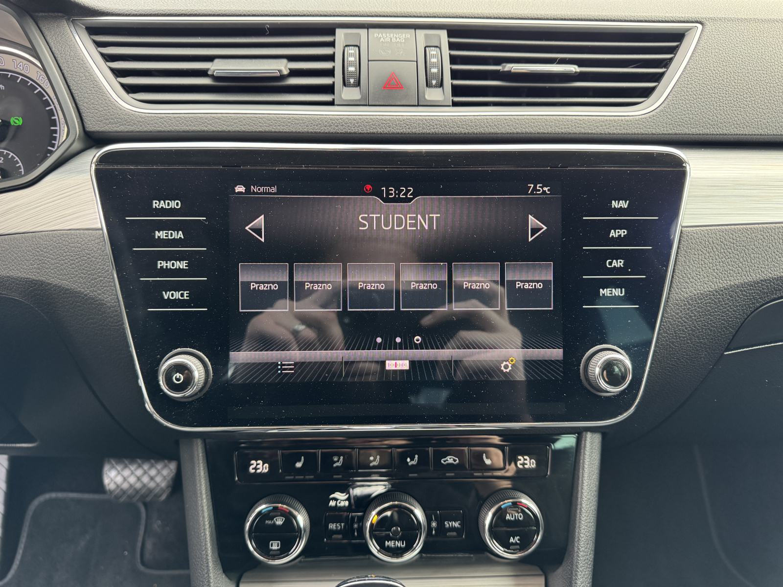 Škoda Superb 2,0 TDI DSG Business, fotografija 10