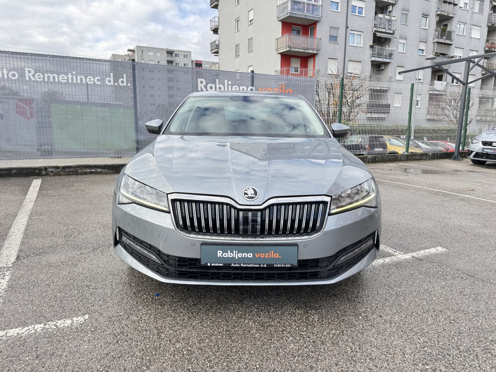 Škoda Superb 2,0 TDI DSG Business, fotografija 2