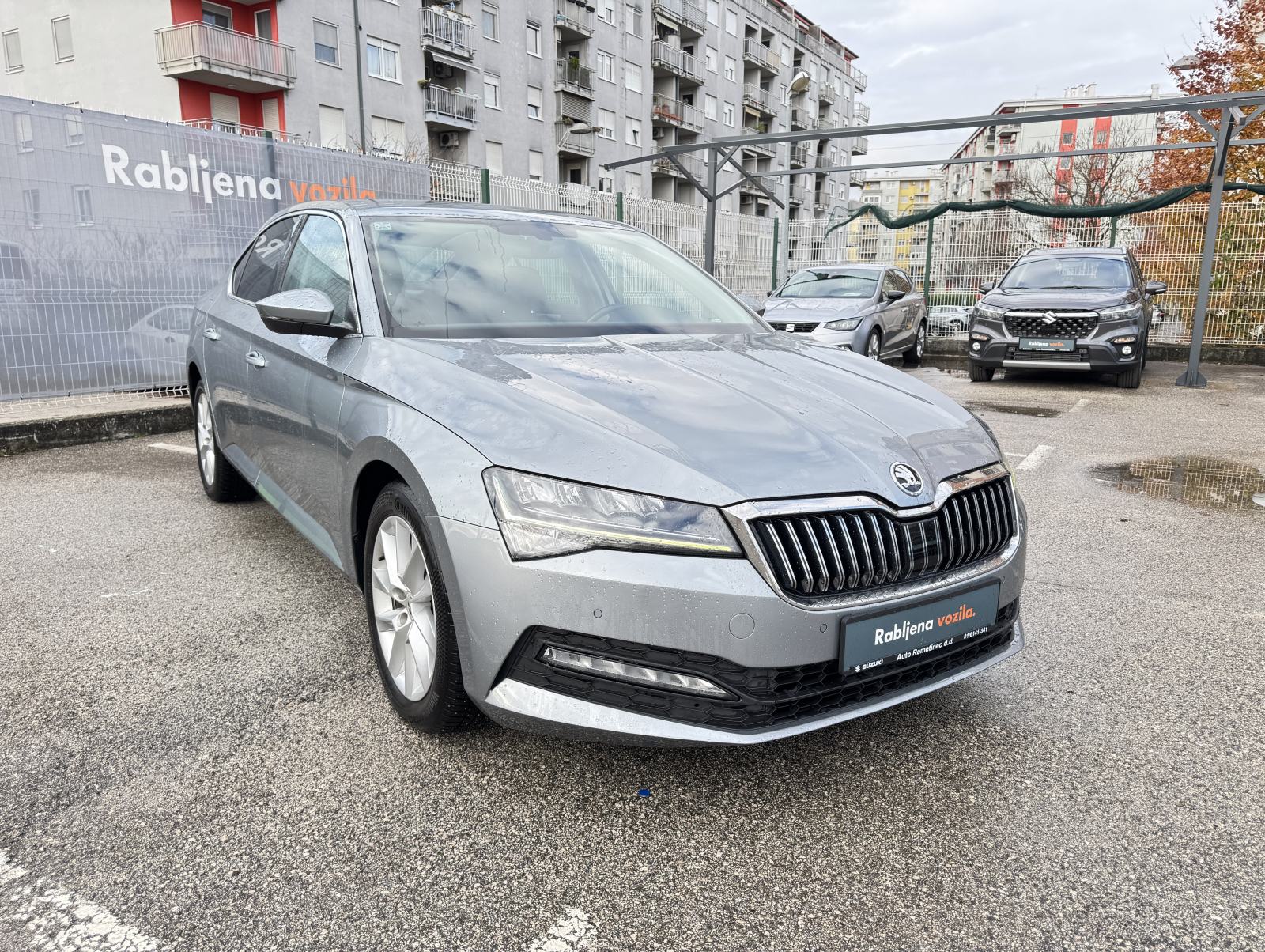 Škoda Superb 2,0 TDI DSG Business, fotografija 3