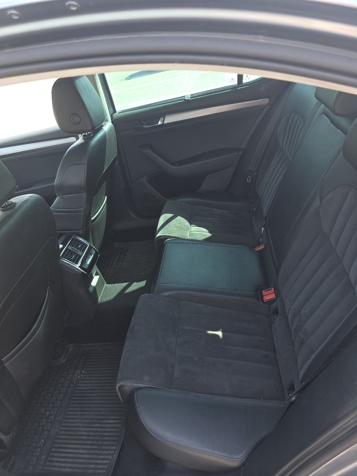 Škoda Superb 2,0 TDI DSG **PANORAMA, MEMORIJA SJEDALA, ALCANTARA**, fotografija 6
