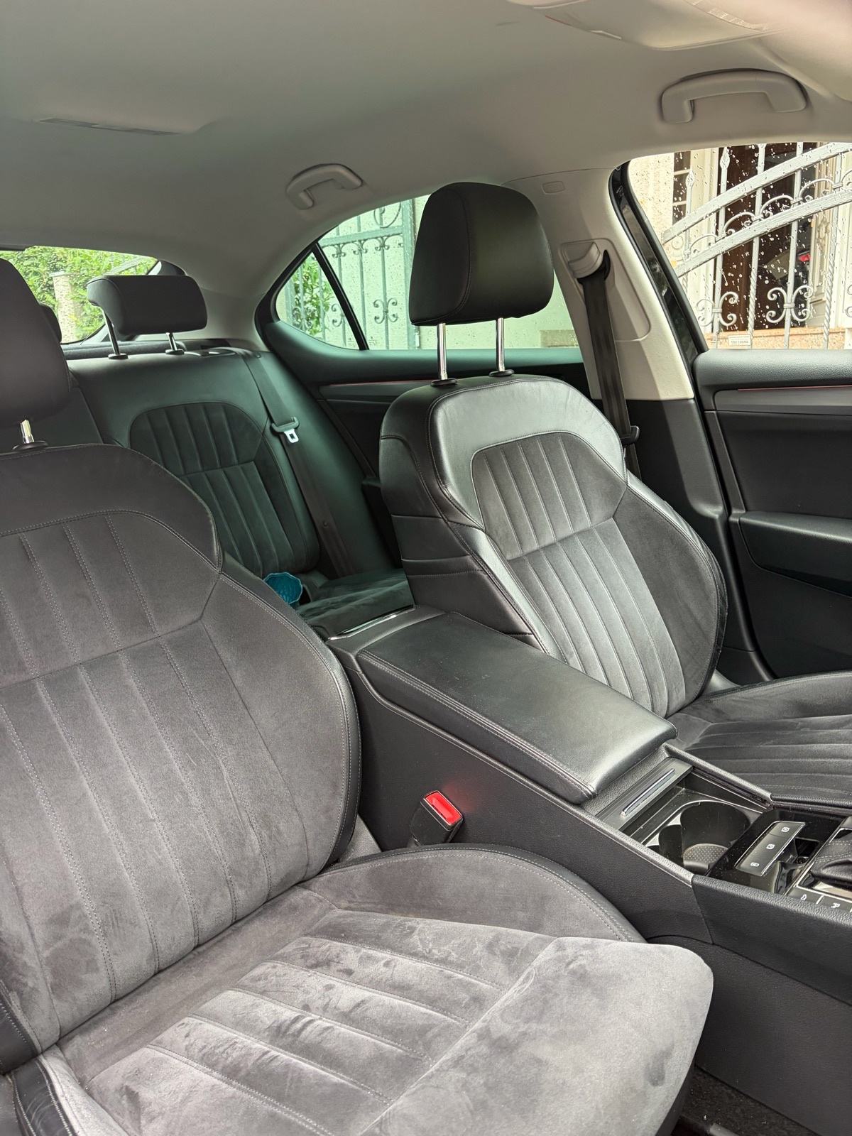 Škoda Superb 2,0 TDI DSG PRVI VLASNIK U PDV-u, fotografija 9