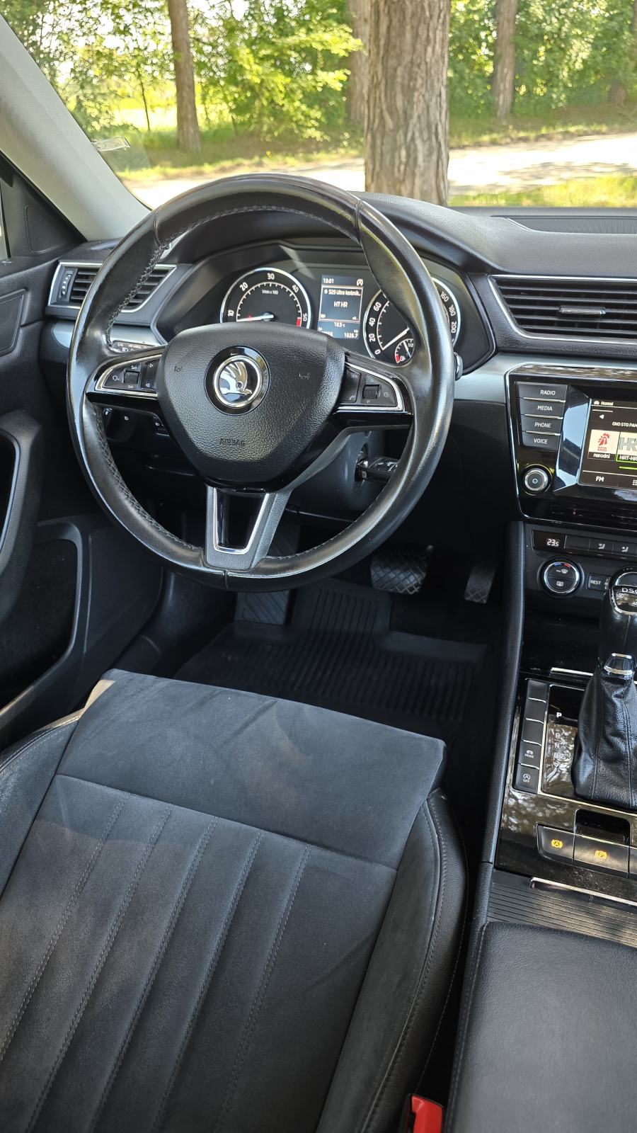 Škoda Superb 2,0 TDI DSG, fotografija 2