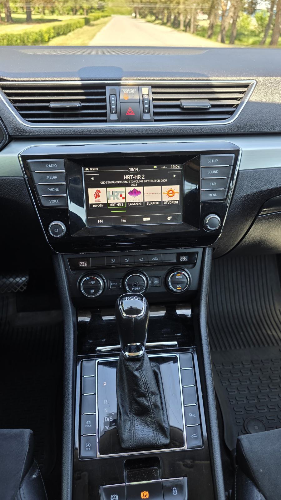 Škoda Superb 2,0 TDI DSG, fotografija 3