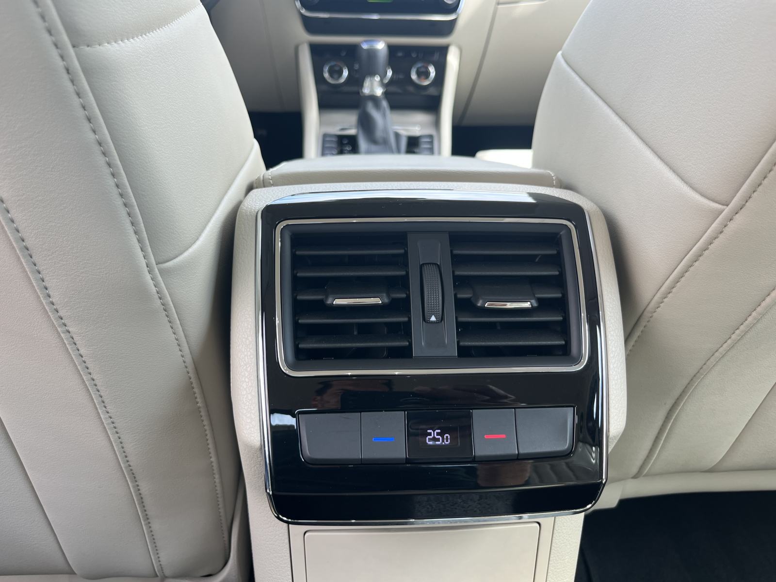 Škoda Superb 2,0 TDI DSG Style 1.VL Nije uvoz Tvorničko jamstvo, fotografija 12