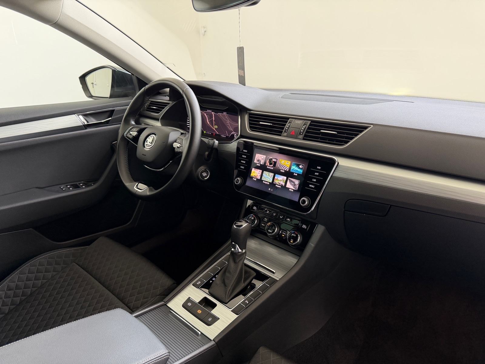 Škoda Superb 2,0 TDI DSG,VIRTUAL,NAVI,24MJ JAMSTVO,LEASING BEZ UČEŠĆA, fotografija 11