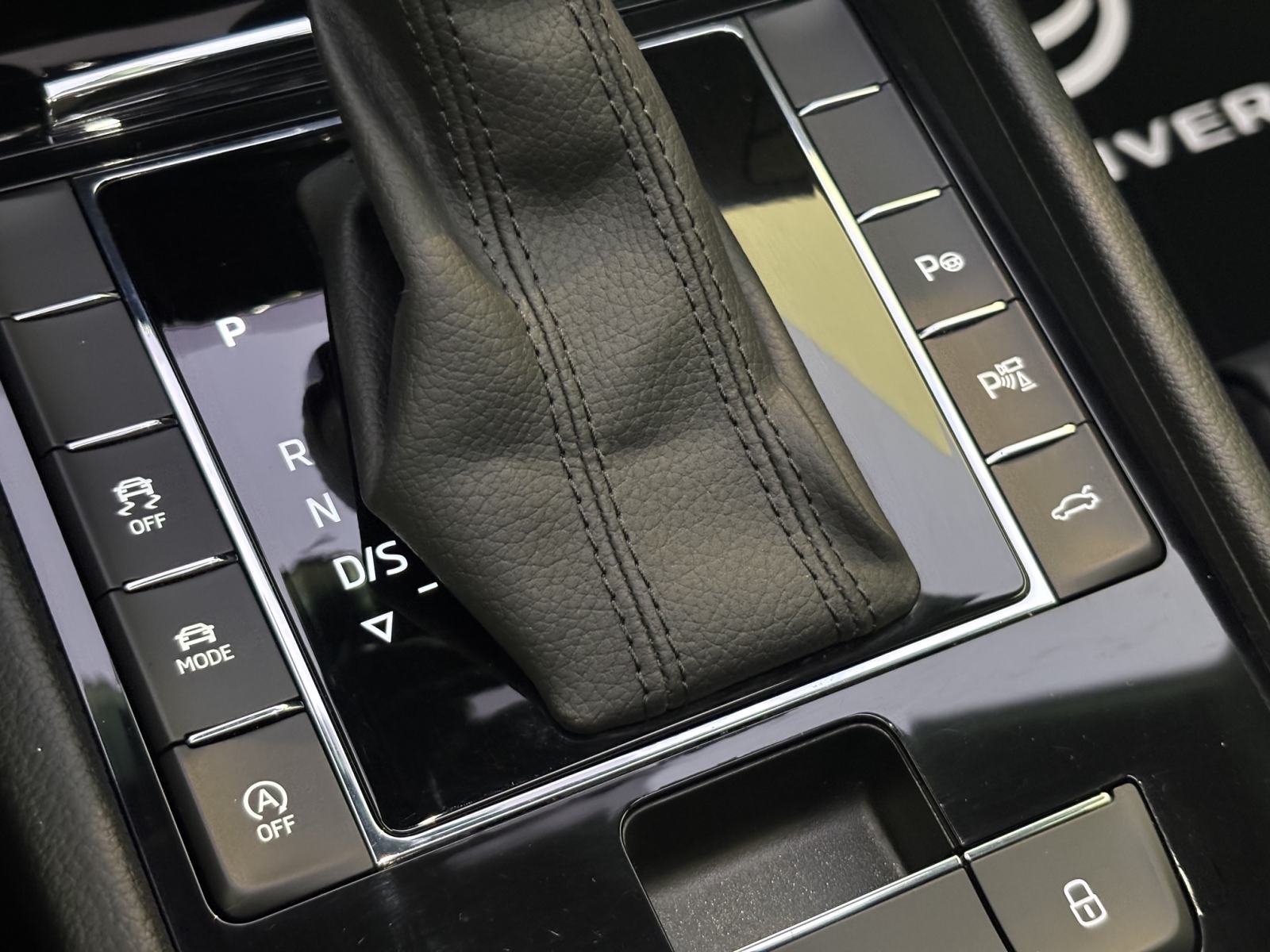 Škoda Superb 2.0 TDI Laurin&Klement DSG - LED, ACC, kam 360°,alu 19", fotografija 17