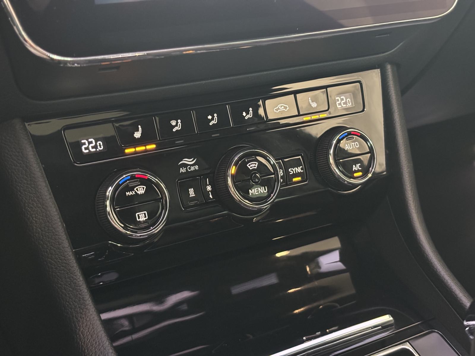 Škoda Superb 2.0 TDI Laurin&Klement DSG - LED, ACC, kam 360°,alu 19", fotografija 15