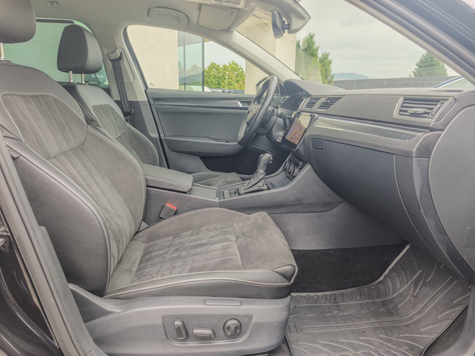Škoda Superb 2,0 TDI, fotografija 11
