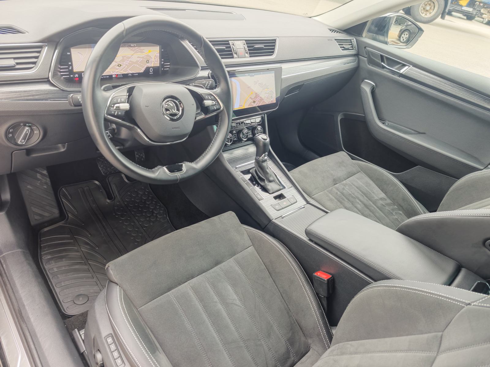 Škoda Superb 2,0 TDI, fotografija 9