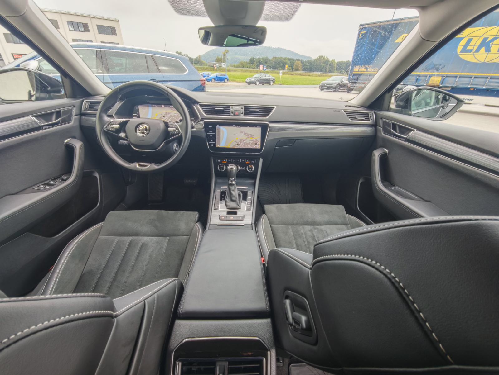 Škoda Superb 2,0 TDI, fotografija 8