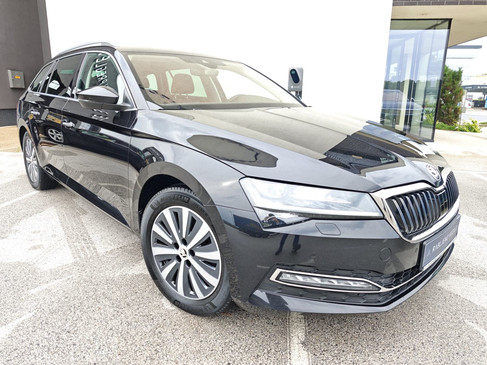 Škoda Superb 2,0 TDI, fotografija 2