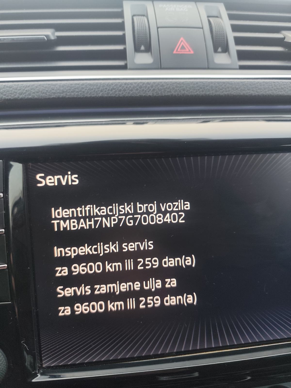 Škoda Superb 2,0 TDI Style, fotografija 11