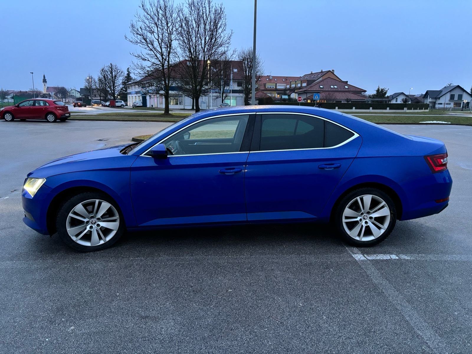Škoda Superb 2,0 TDI, fotografija 4