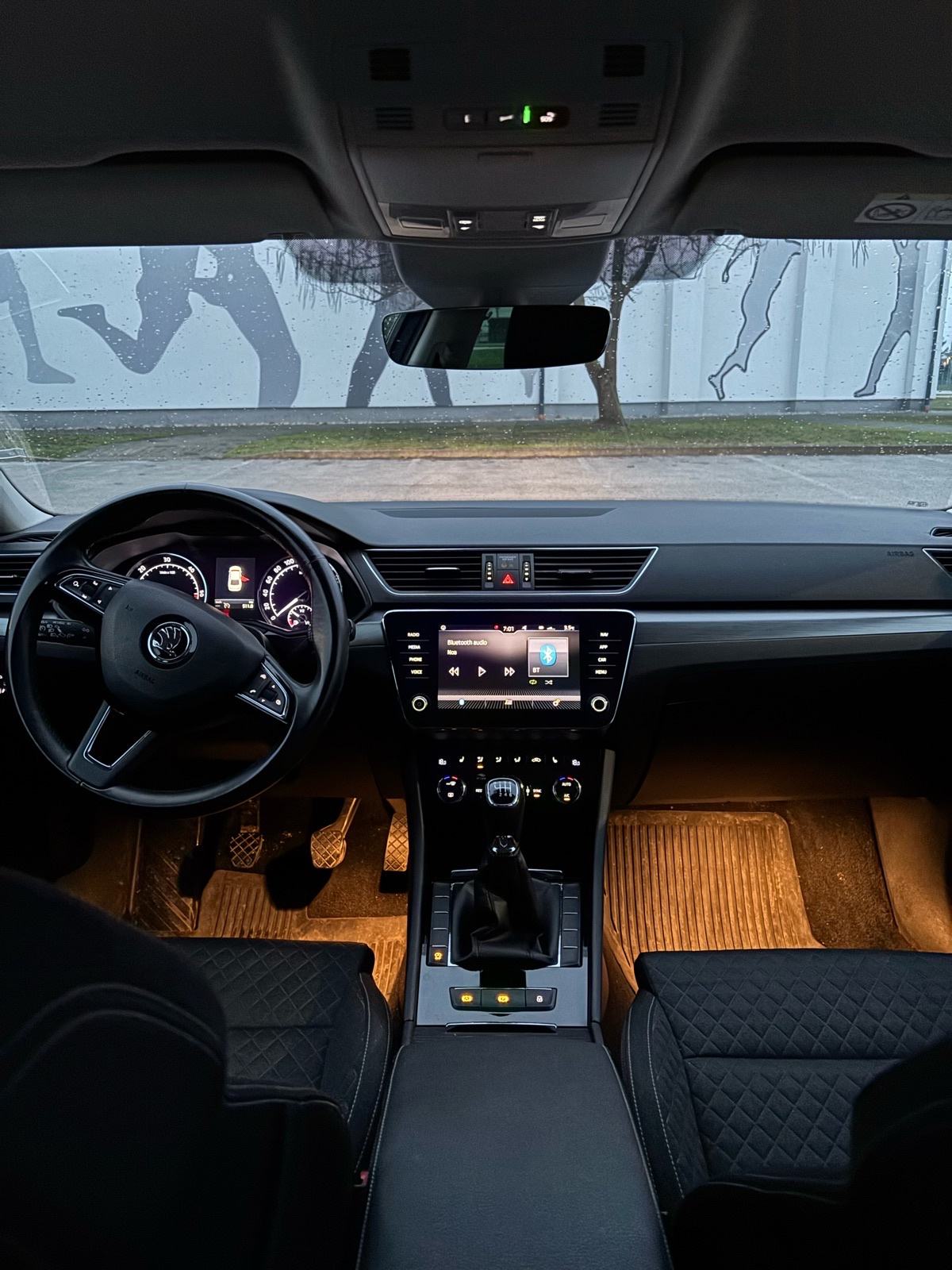 Škoda Superb 2,0 TDI, fotografija 8