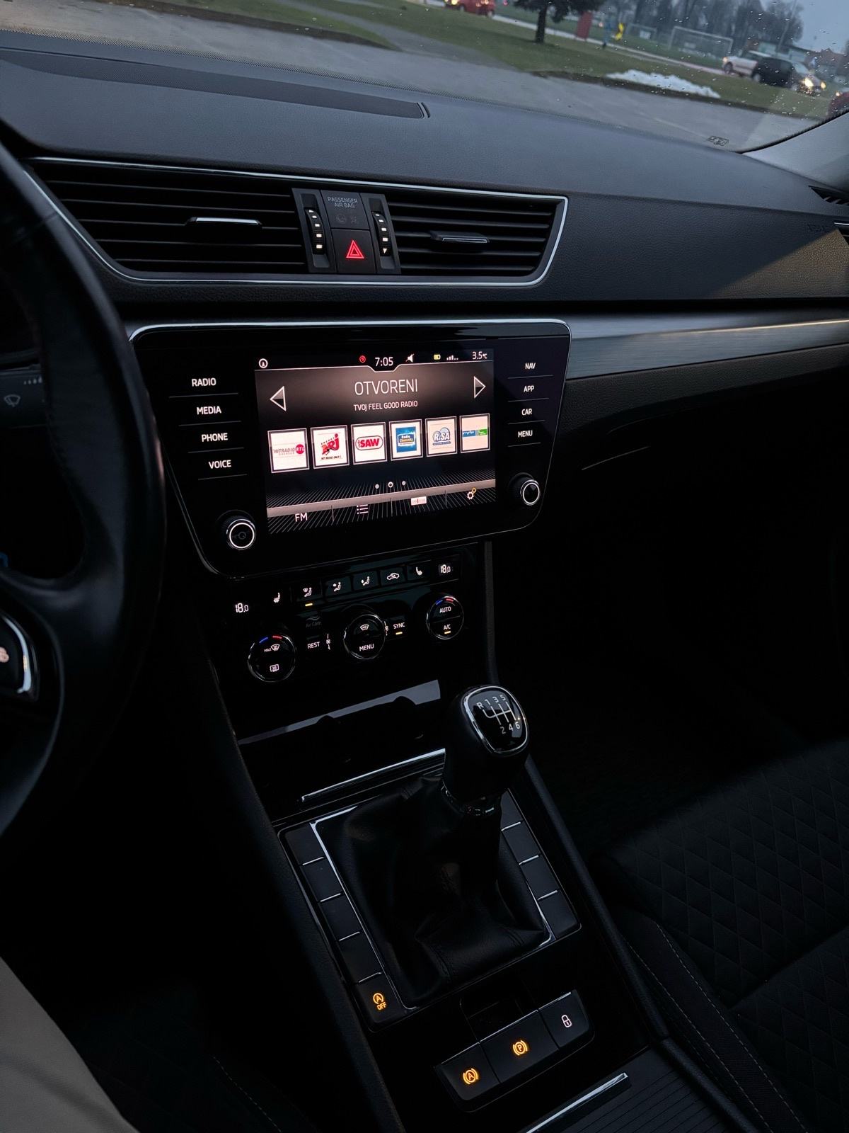 Škoda Superb 2,0 TDI, fotografija 10