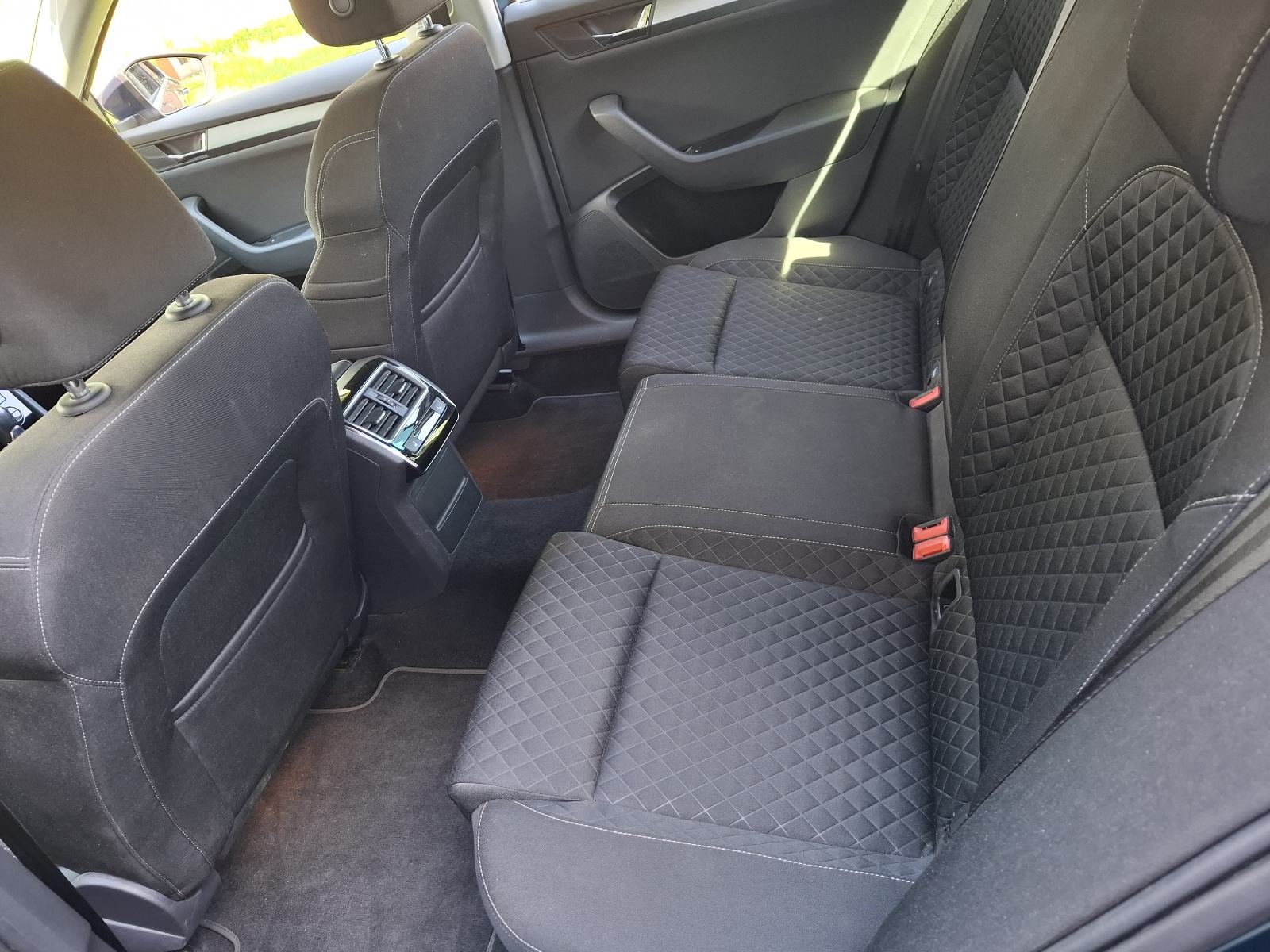 Škoda Superb 2.0 TDI, fotografija 11