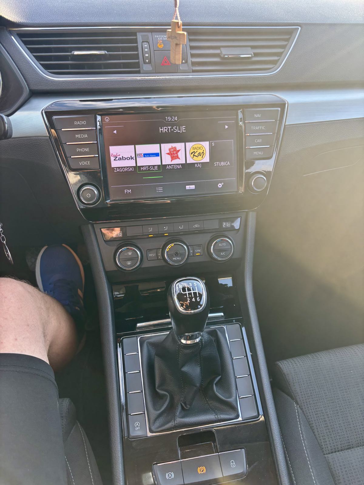 Škoda Superb 2,0 TDI, +veliki servis, +dodatne alu felge i zimske gume, fotografija 9