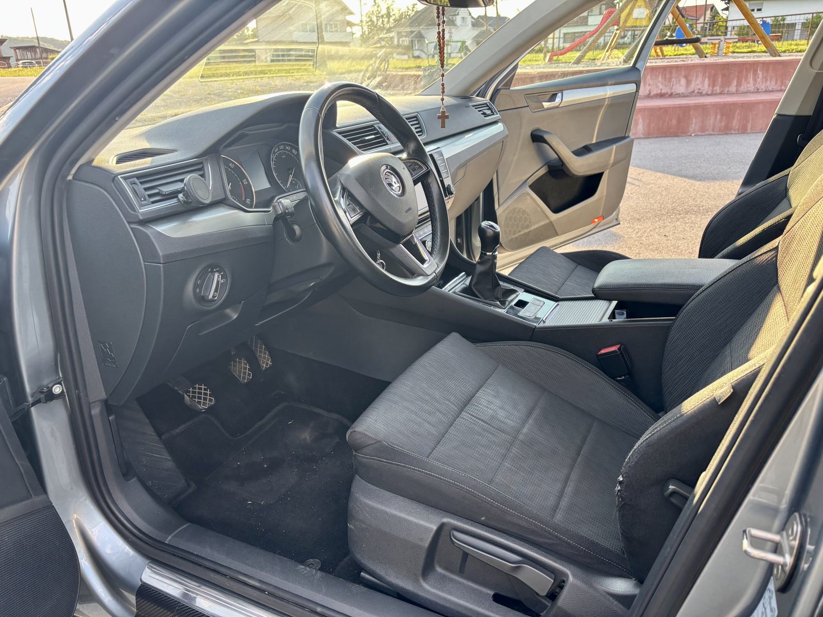Škoda Superb 2,0 TDI, +veliki servis, +dodatne alu felge i zimske gume, fotografija 10