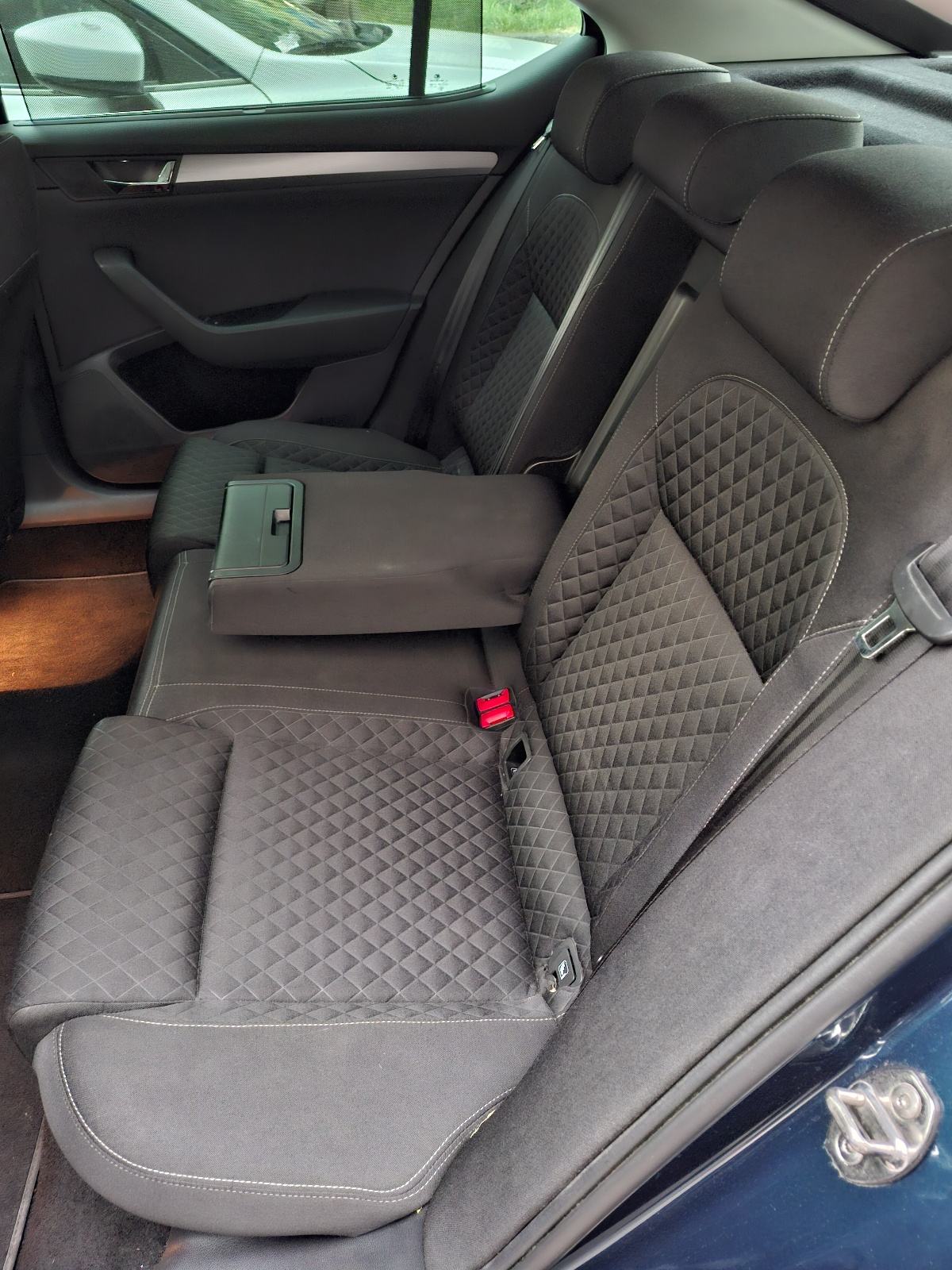 Škoda Superb 2.0 TDI, fotografija 15