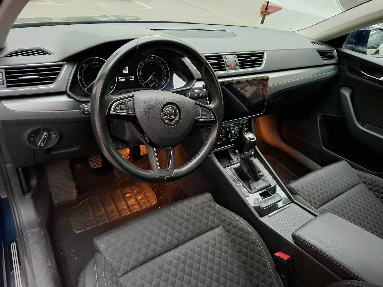 Škoda Superb 2.0 TDI, fotografija 18