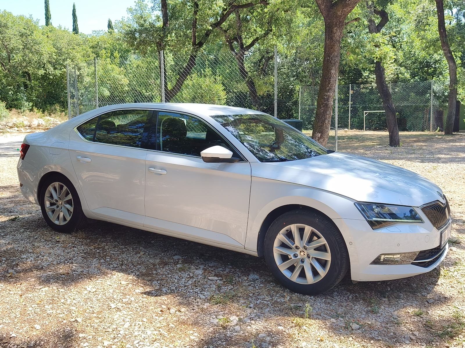 Škoda Superb 2,0 TDI REG. do 01.08.2027., fotografija 2