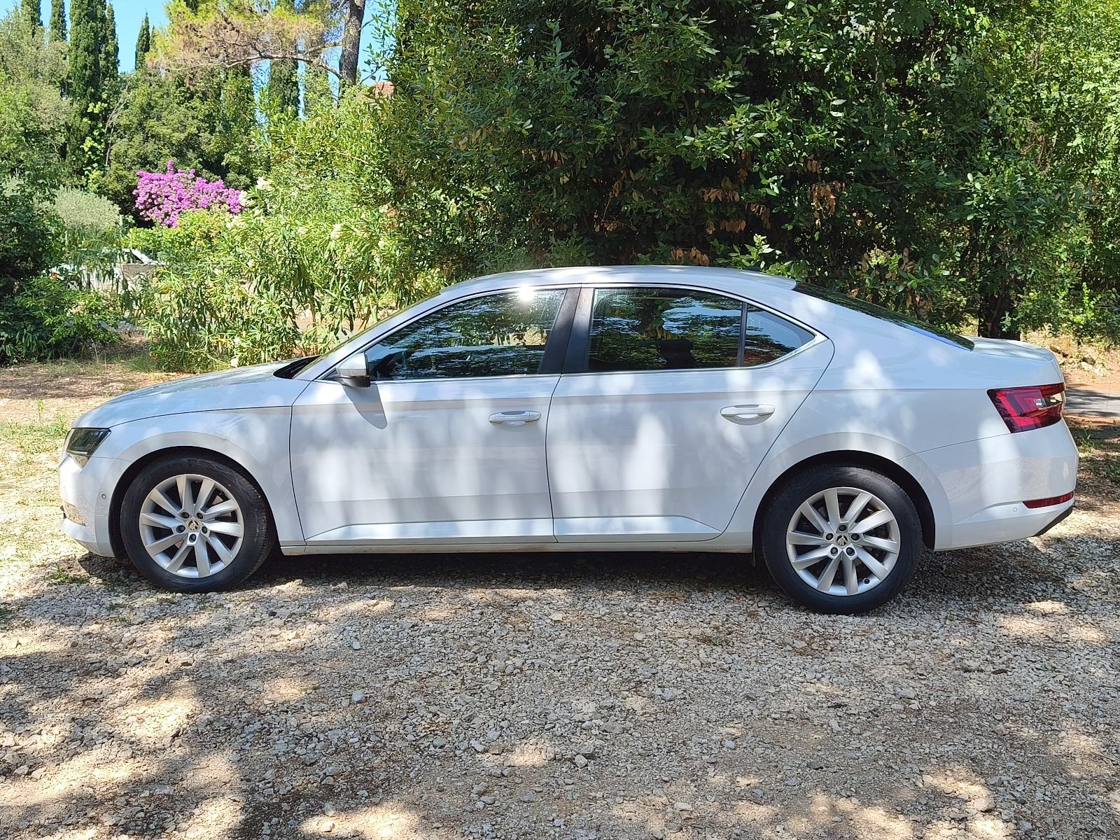 Škoda Superb 2,0 TDI REG. do 01.08.2027., fotografija 3