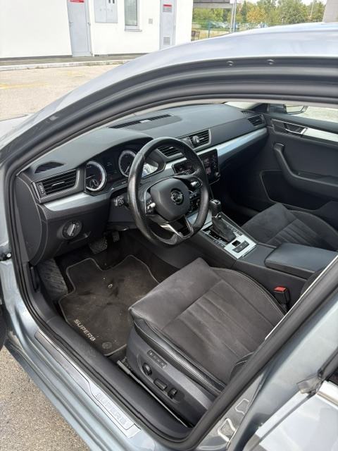 Škoda Superb 2,0 TDI, fotografija 6