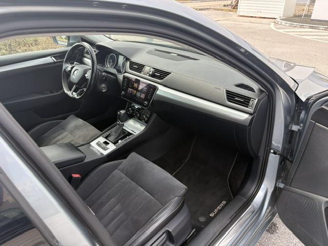 Škoda Superb 2,0 TDI, fotografija 7