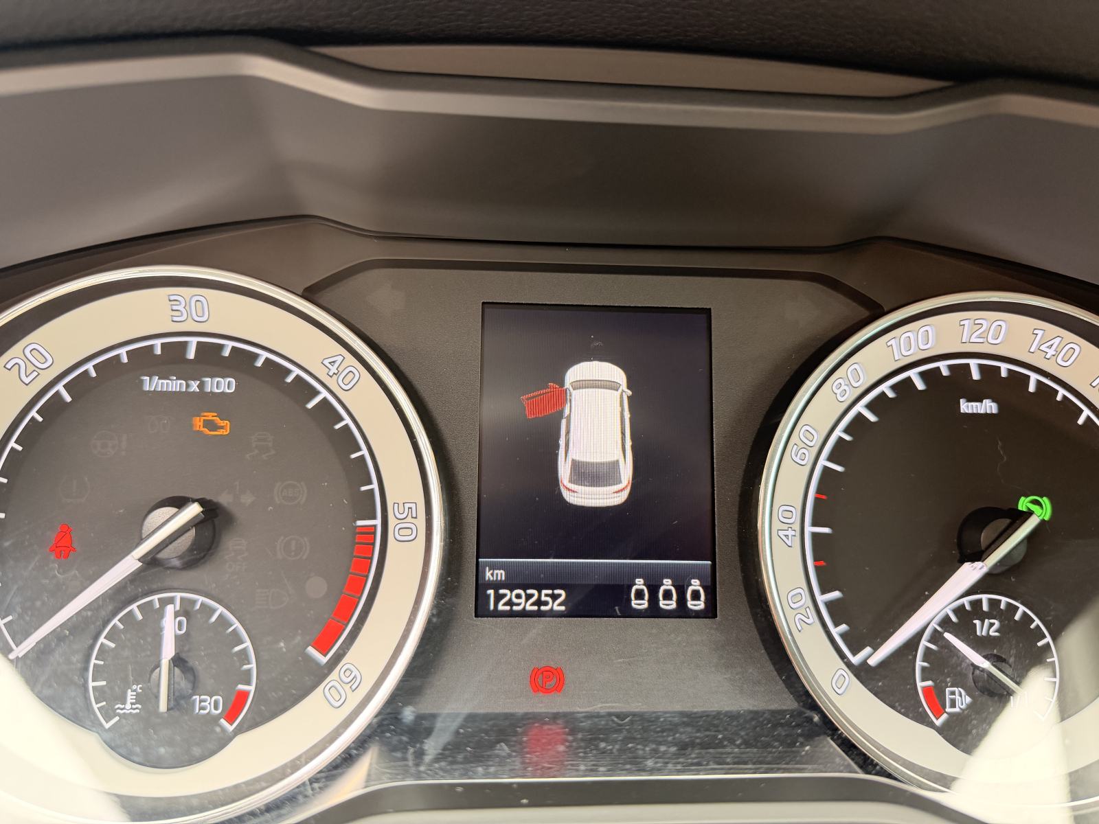 Škoda Superb 2,0 TDI, fotografija 12