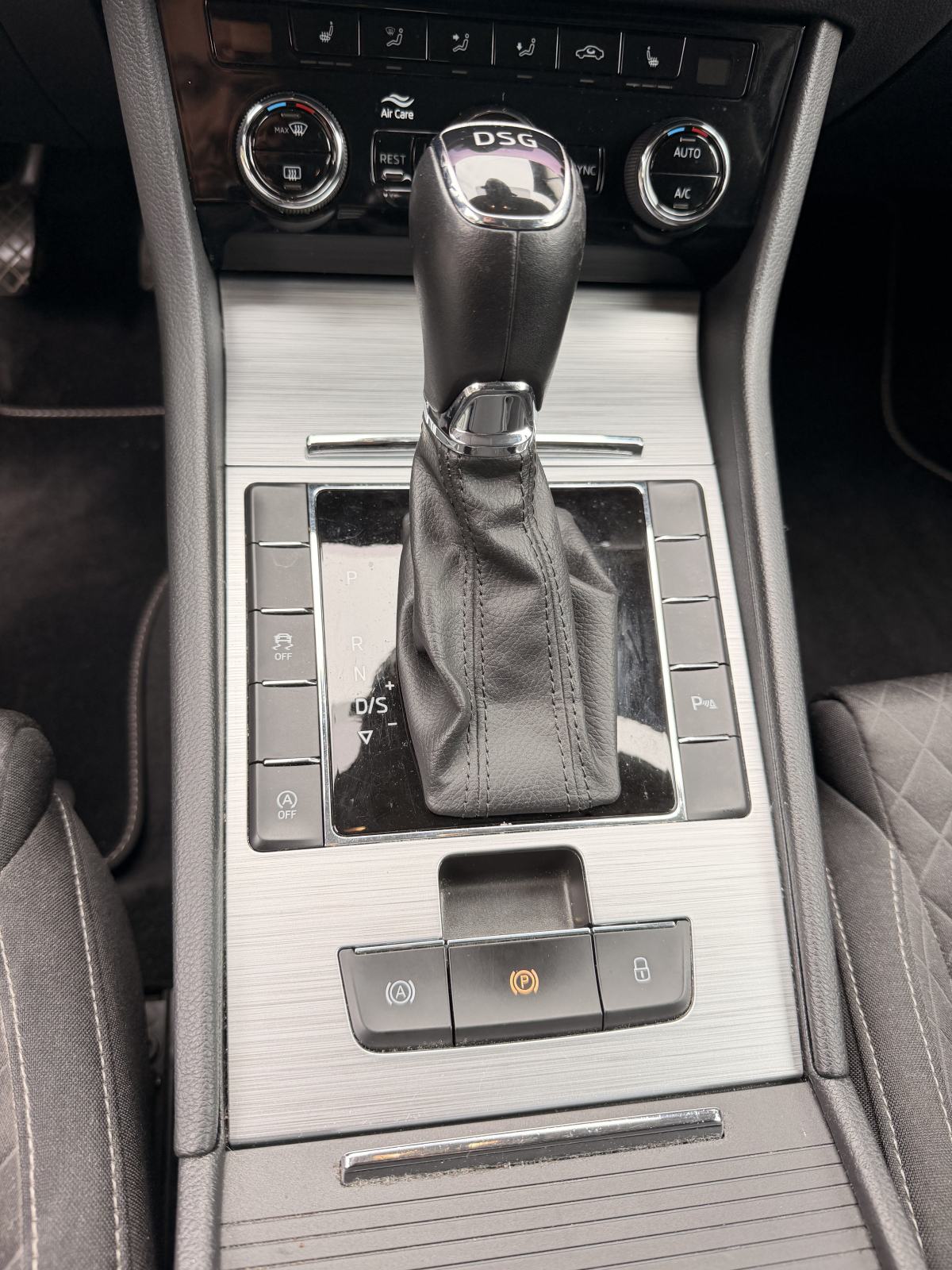 Škoda Superb 2,0 TDI, fotografija 13