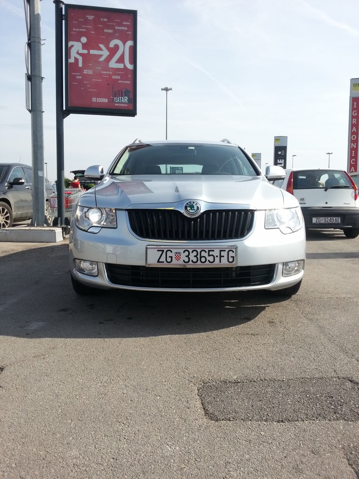 Škoda Superb 2,0 TDI, fotografija 2