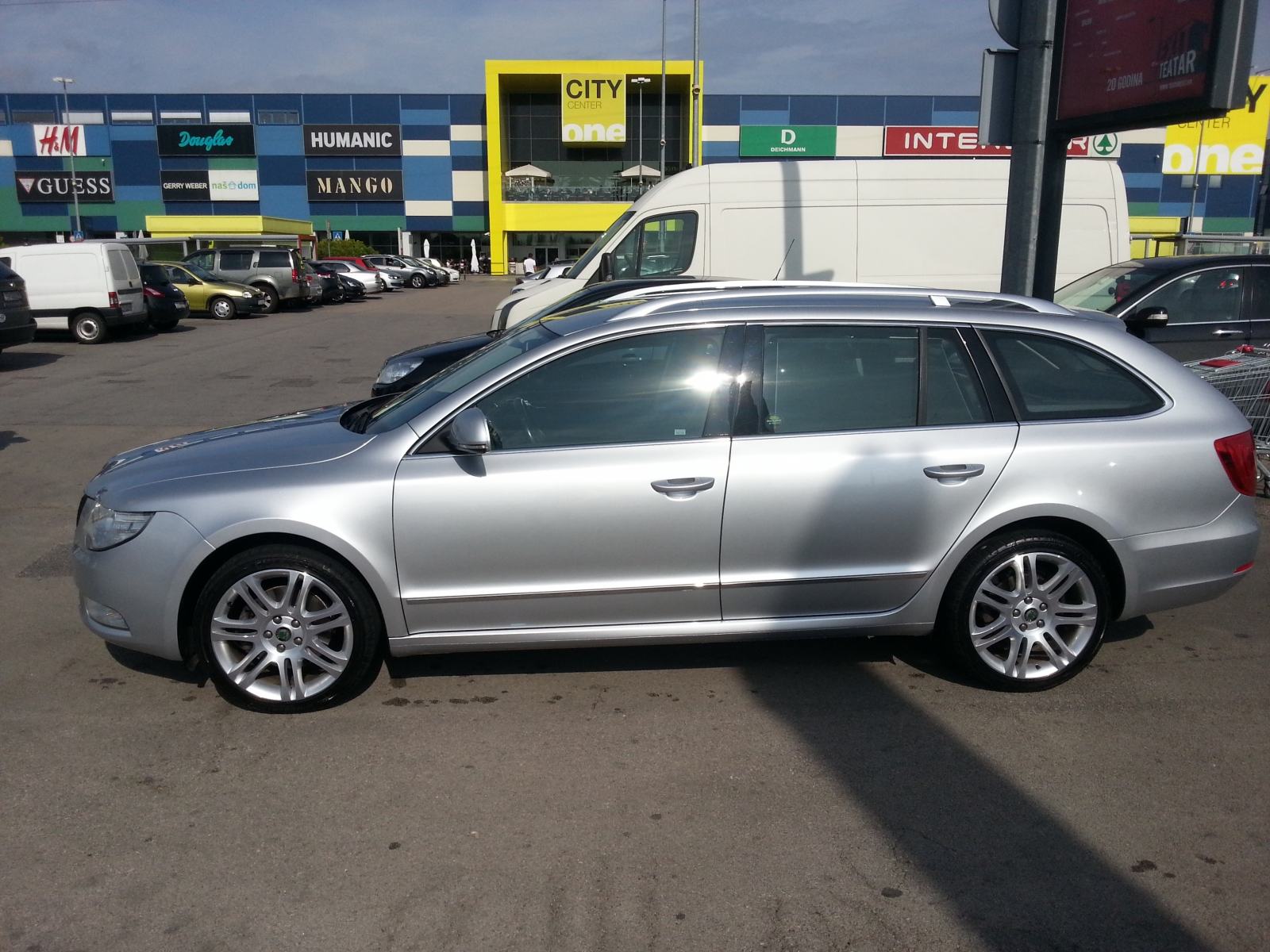 Škoda Superb 2,0 TDI, fotografija 3