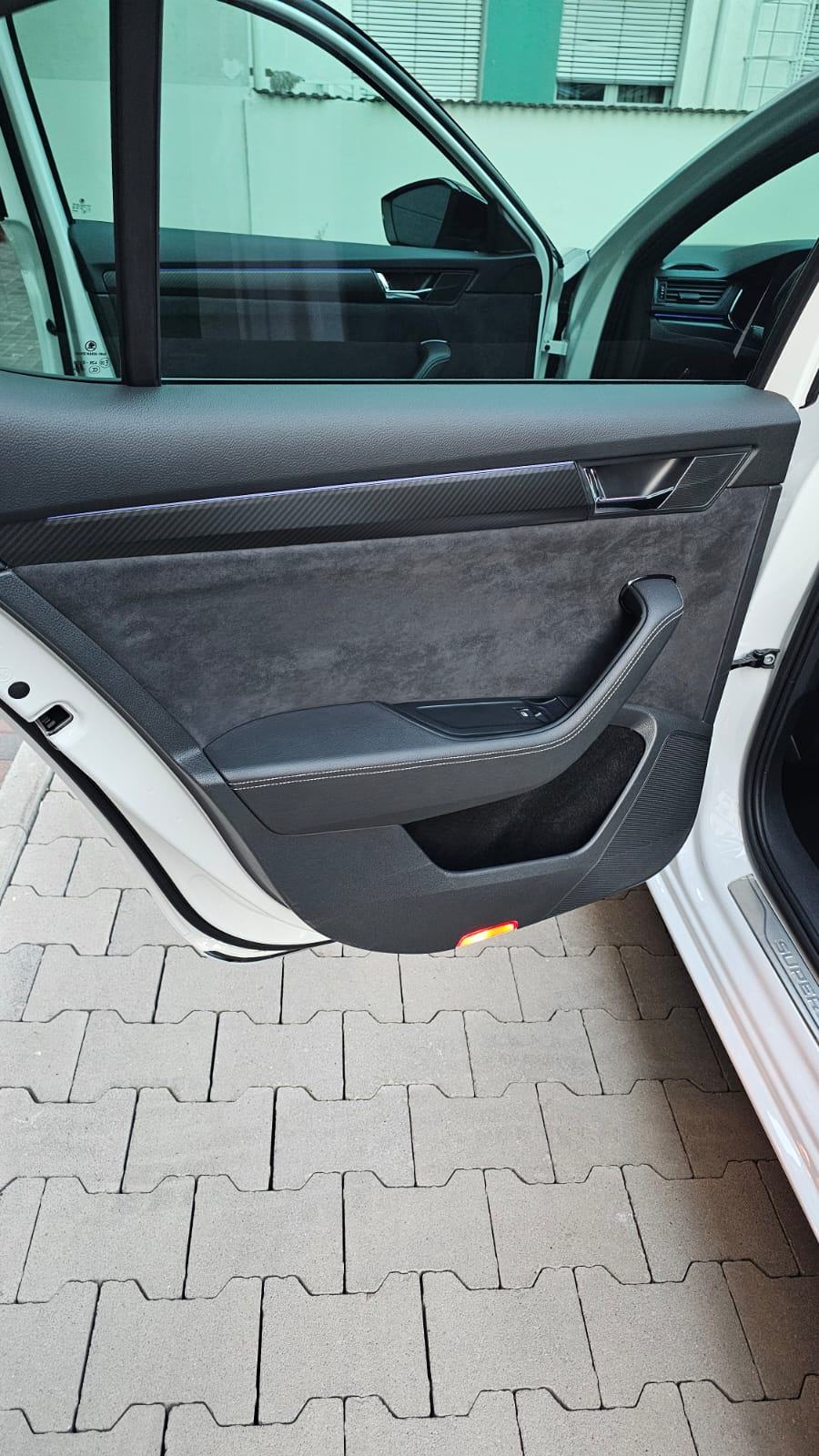 Škoda Superb 2,0 TDI *SPORTLINE* na firmi U SUSTAVU PDV-a, fotografija 13