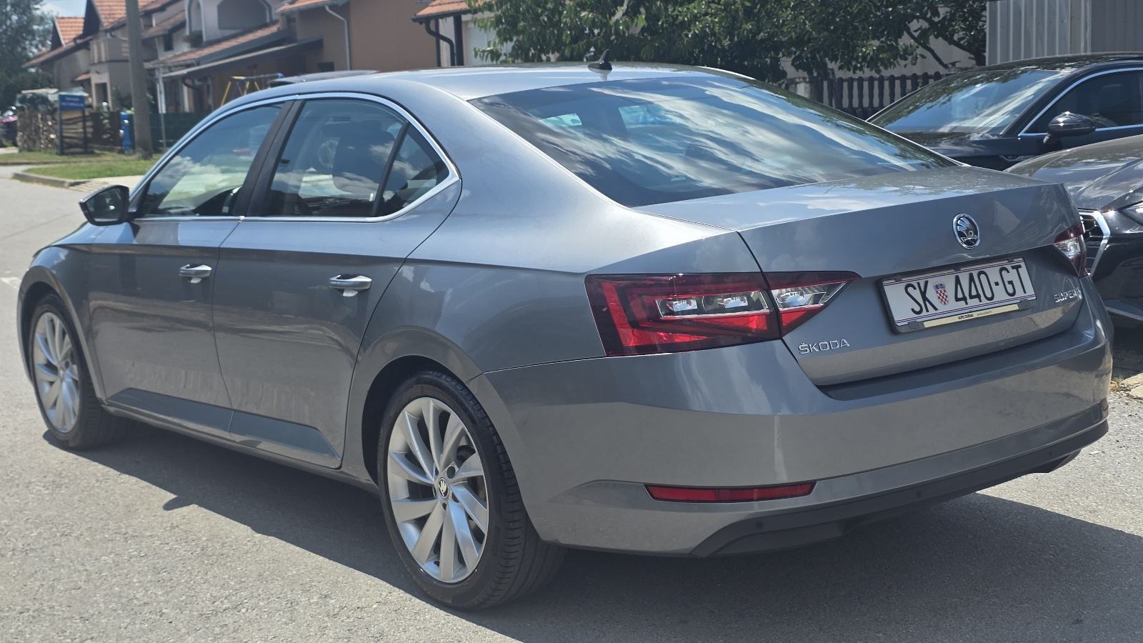 Škoda Superb 2,0 TDI Stayl - HR auto, JAMSTVO, fotografija 4