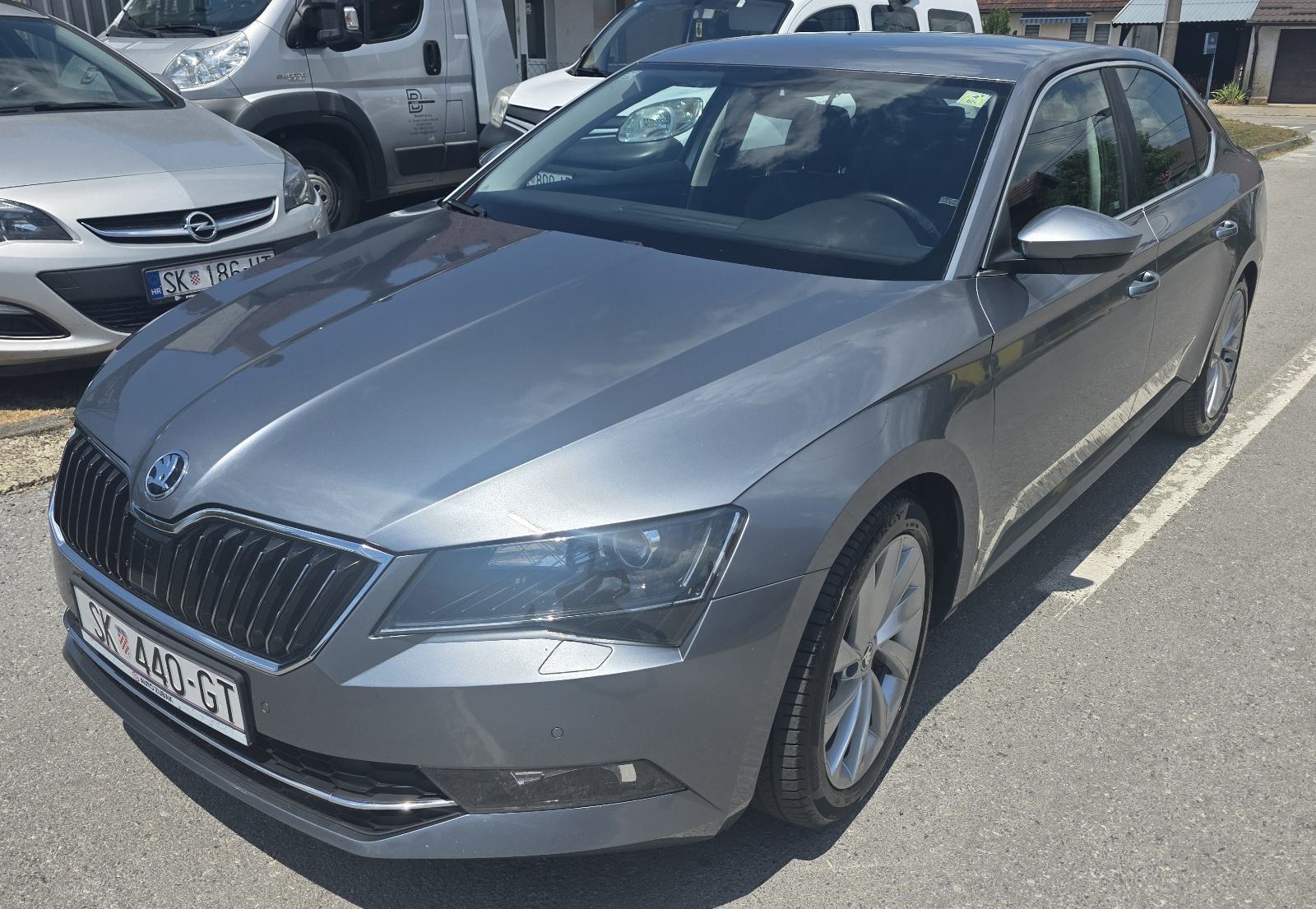 Škoda Superb 2,0 TDI Stayl - HR auto, JAMSTVO, fotografija 15
