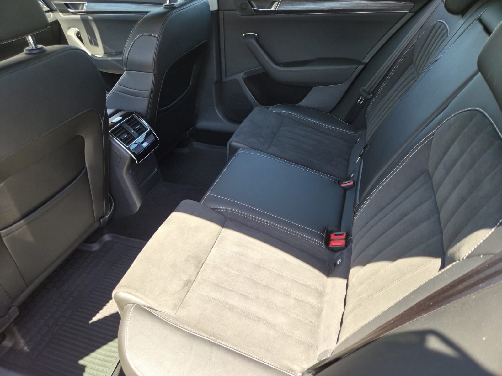Škoda Superb 2.0 TDI Style DSG, fotografija 7