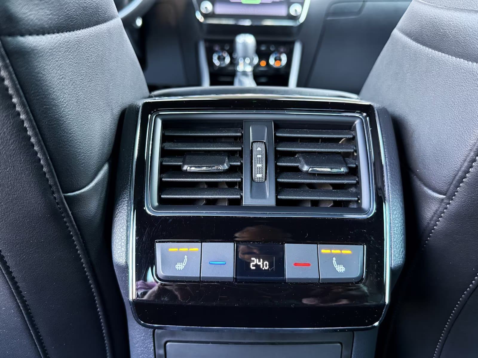 Škoda Superb 2,0 TSI DSG Laurin & Klement 4x4, fotografija 20