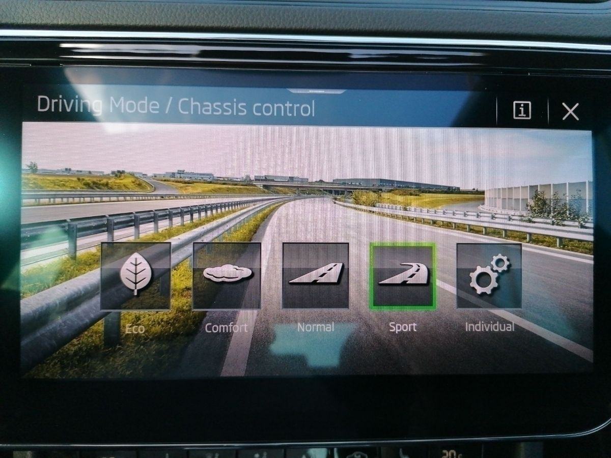 Škoda Superb 2,0 TSI DSG SportLine MATRIX DCC ACC ŠIBER VIRTUAL KAMER, fotografija 11