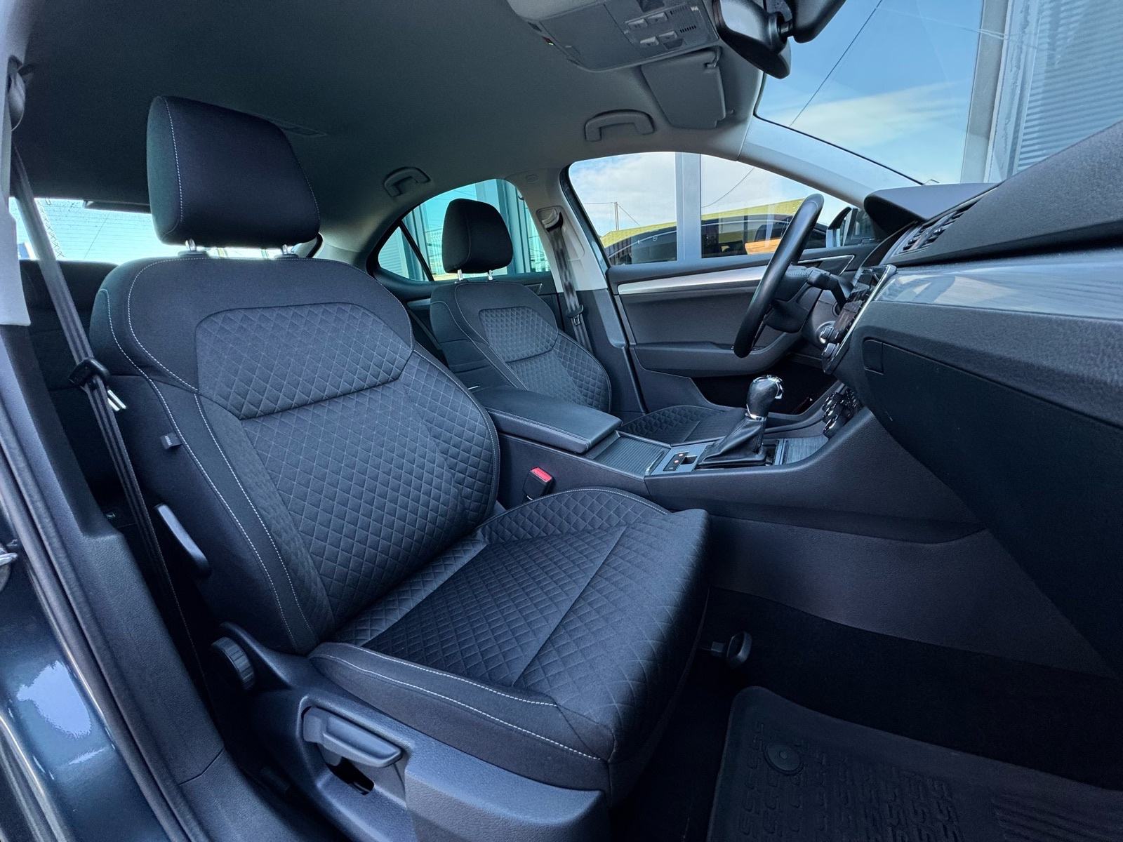 ŠKODA SUPERB 2.0TDI DSG REDIZAJN, LED, ACC, KEYLESS, JAMSTVO, fotografija 11
