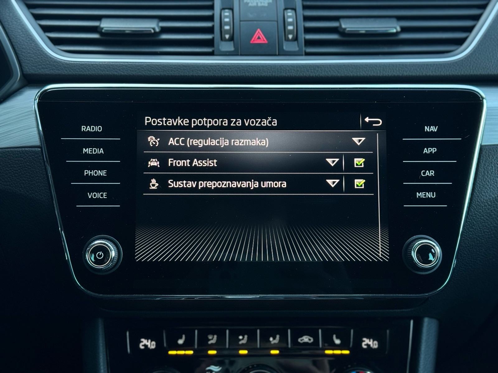 ŠKODA SUPERB 2.0TDI DSG REDIZAJN, LED, ACC, KEYLESS, JAMSTVO, fotografija 18