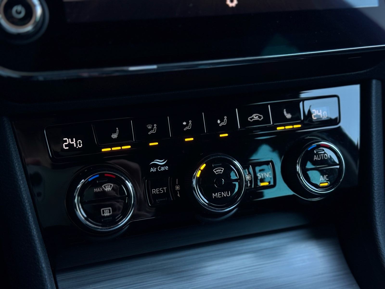 ŠKODA SUPERB 2.0TDI DSG REDIZAJN, LED, ACC, KEYLESS, JAMSTVO, fotografija 19
