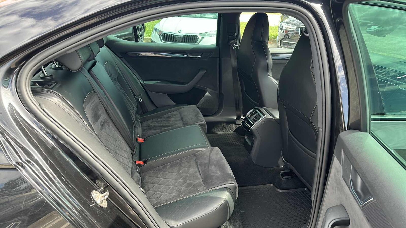 SKODA SUPERB 2019 • PREMIUM jamstvo • AutoZubak Rabljena, fotografija 10