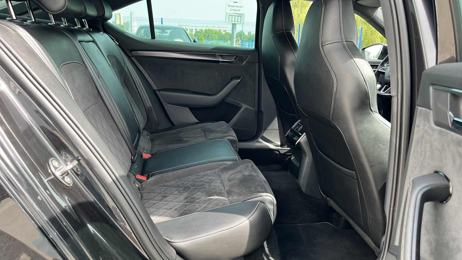 SKODA SUPERB 2020 • PREMIUM jamstvo • AutoZubak Rabljena, fotografija 10