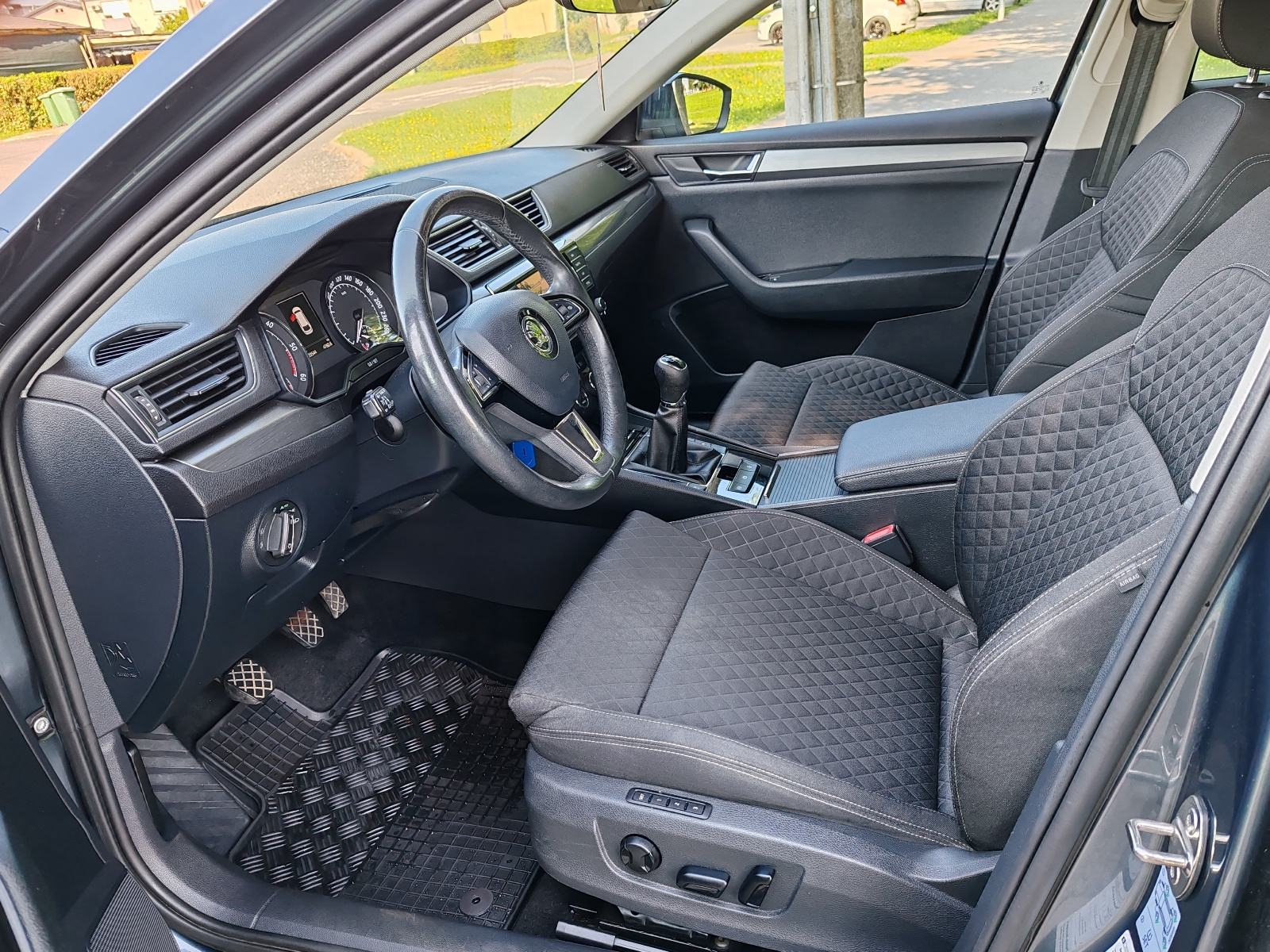 Škoda Superb Combi 1,6 TDI 2016 STYLE, fotografija 13