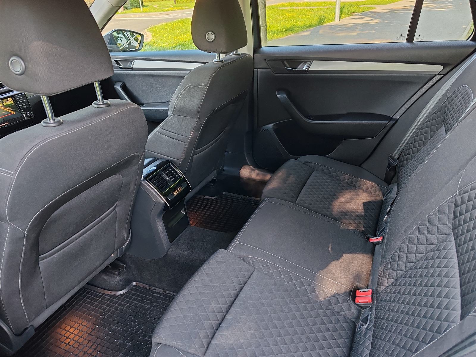 Škoda Superb Combi 1,6 TDI 2016 STYLE, fotografija 9