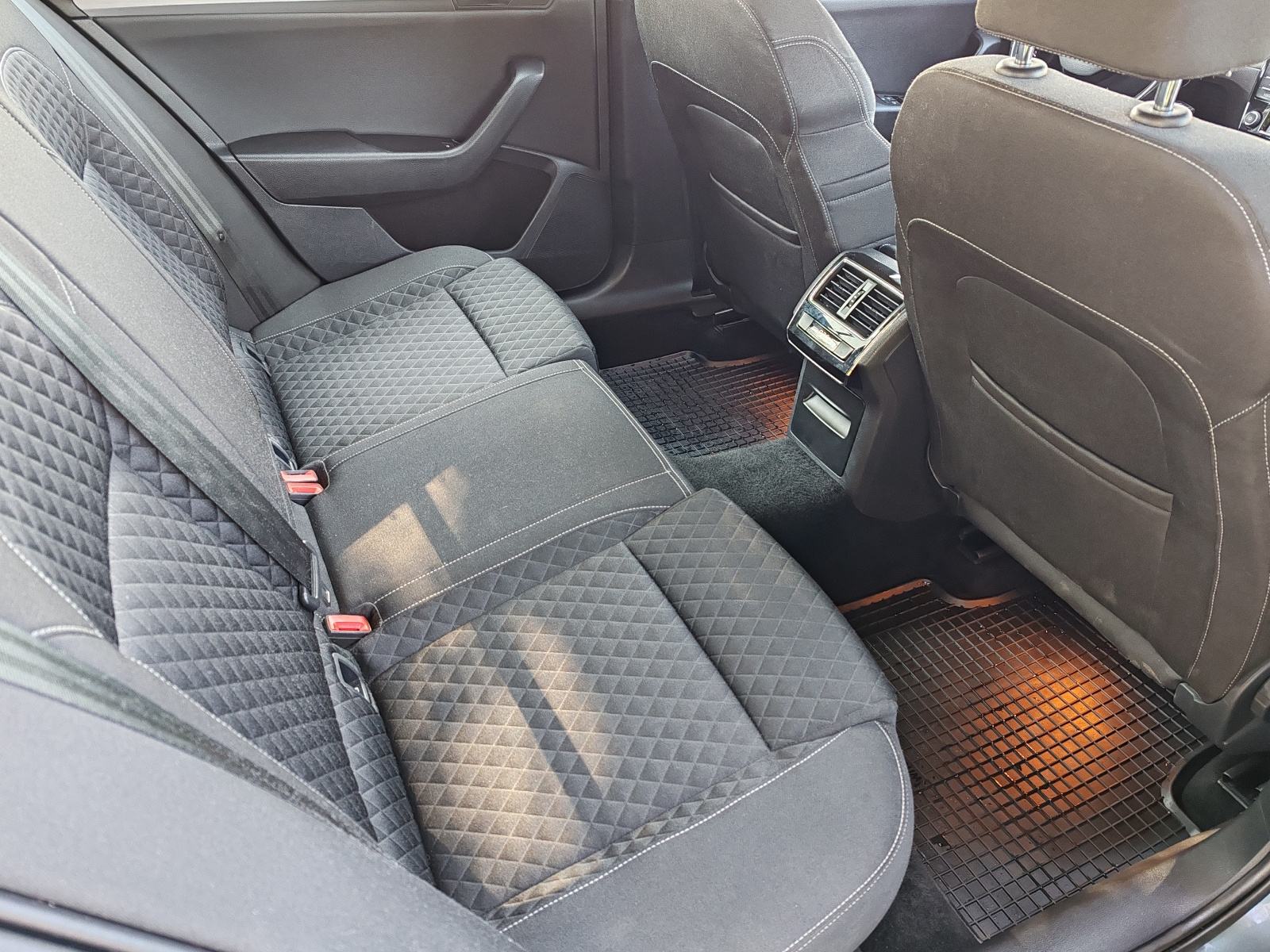 Škoda Superb Combi 1,6 TDI 2016 STYLE, fotografija 8