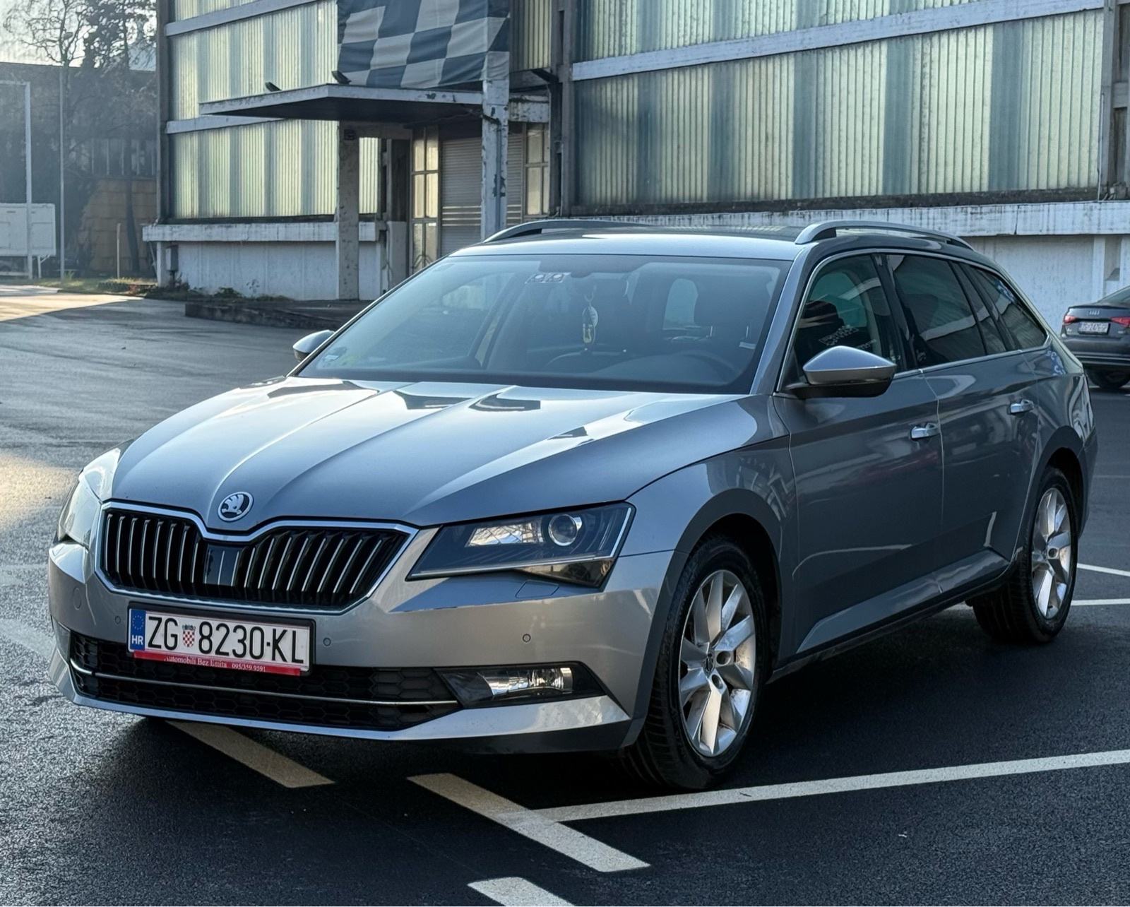 Škoda Superb Combi 1,6 TDI **BI-XENON**KOŽA**, fotografija 2