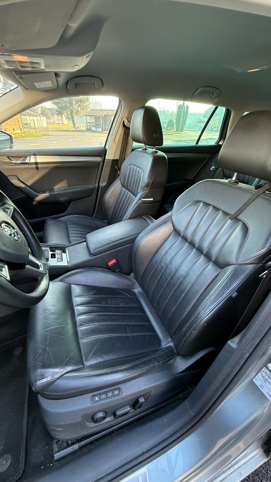 Škoda Superb Combi 1,6 TDI **BI-XENON**KOŽA**, fotografija 7