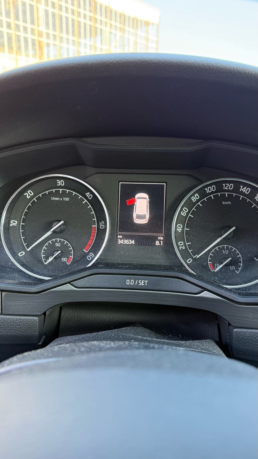 Škoda Superb Combi 1,6 TDI **BI-XENON**KOŽA**, fotografija 8